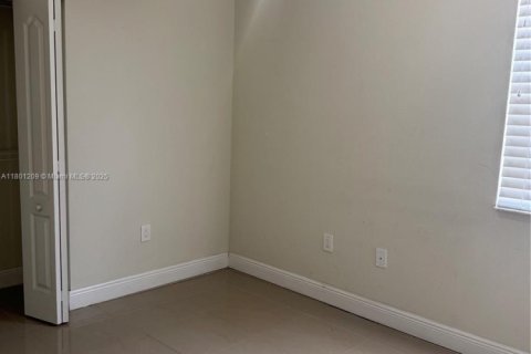 Commercial property in Oakland Park, Florida 263.84 sq.m. № 1752031 - photo 29