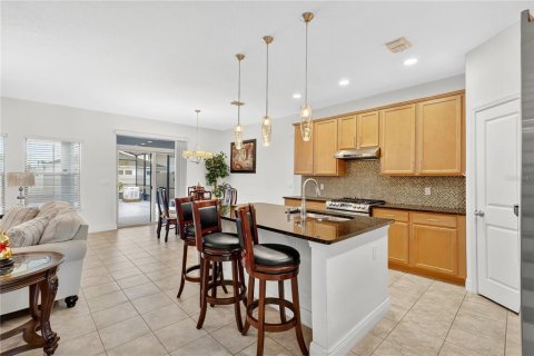 Casa en venta en Orlando, Florida, 5 dormitorios, 293.2 m2 № 1899355 - foto 8