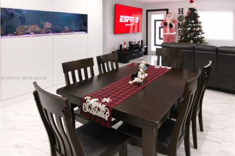 Casa en venta en Miami Gardens, Florida, 3 dormitorios, 165.92 m2 № 2063848 - foto 4
