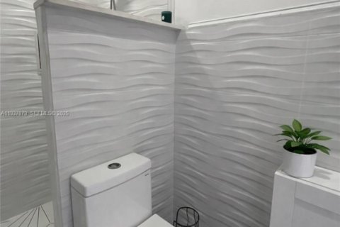 Casa en venta en Miami Gardens, Florida, 3 dormitorios, 165.92 m2 № 2063848 - foto 27