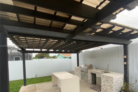 Casa en venta en Miami Gardens, Florida, 3 dormitorios, 165.92 m2 № 2063848 - foto 21