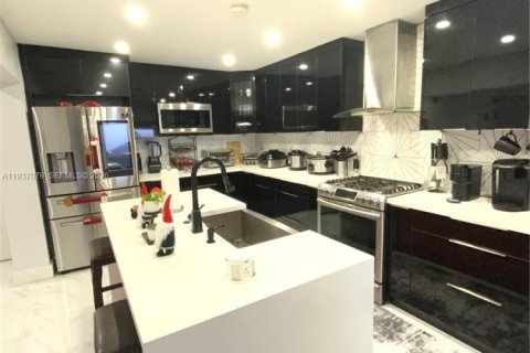 Casa en venta en Miami Gardens, Florida, 3 dormitorios, 165.92 m2 № 2063848 - foto 6