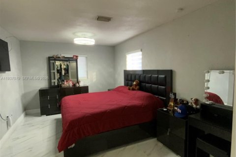 Casa en venta en Miami Gardens, Florida, 3 dormitorios, 165.92 m2 № 2063848 - foto 11