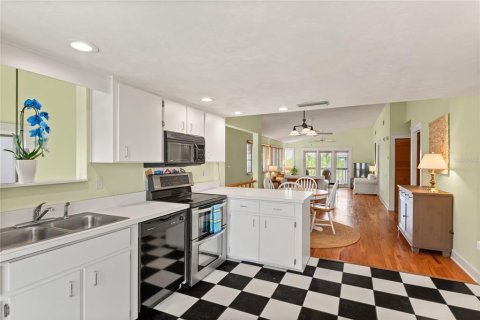 House in New Smyrna Beach, Florida 4 bedrooms, 230.03 sq.m. № 1781036 - photo 22