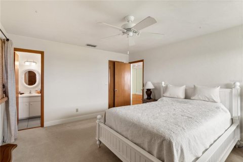 House in New Smyrna Beach, Florida 4 bedrooms, 230.03 sq.m. № 1781036 - photo 25