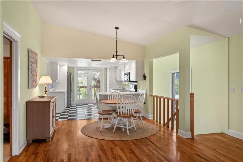 House in New Smyrna Beach, Florida 4 bedrooms, 230.03 sq.m. № 1781036 - photo 18