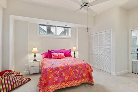 House in New Smyrna Beach, Florida 4 bedrooms, 230.03 sq.m. № 1781036 - photo 11