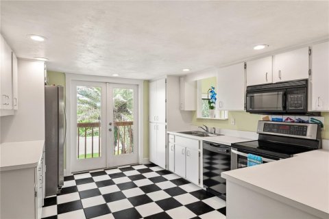 House in New Smyrna Beach, Florida 4 bedrooms, 230.03 sq.m. № 1781036 - photo 21