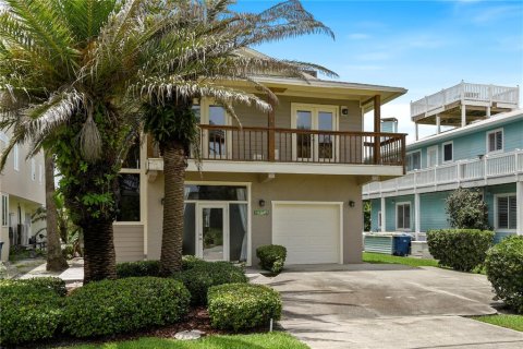 House in New Smyrna Beach, Florida 4 bedrooms, 230.03 sq.m. № 1781036 - photo 2