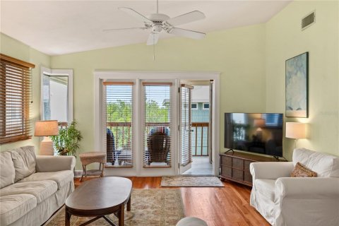 House in New Smyrna Beach, Florida 4 bedrooms, 230.03 sq.m. № 1781036 - photo 16