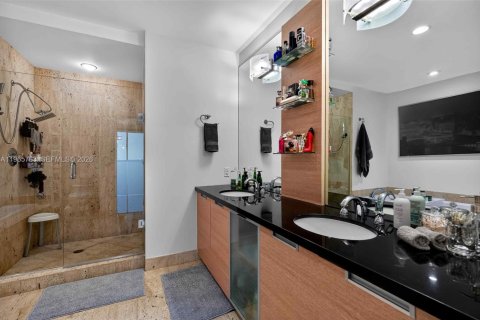 Condominio en venta en North Bay Village, Florida, 2 dormitorios, 161.19 m2 № 2027848 - foto 13