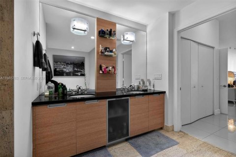 Condominio en venta en North Bay Village, Florida, 2 dormitorios, 161.19 m2 № 2027848 - foto 14