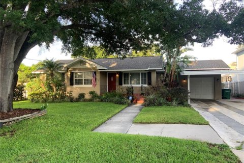 House in Tampa, Florida 3 bedrooms, 114.36 sq.m. № 2302382