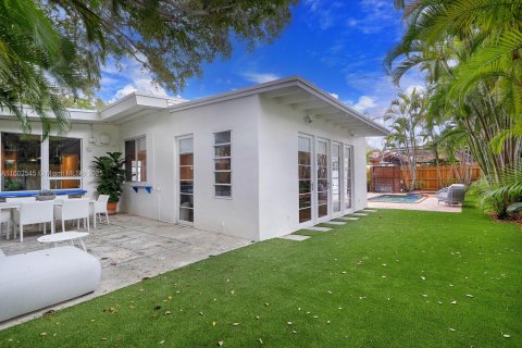 Casa en venta en Miami, Florida, 4 dormitorios, 287.07 m2 № 1221857 - foto 17