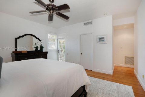 Casa en venta en Miami, Florida, 4 dormitorios, 287.07 m2 № 1221857 - foto 7