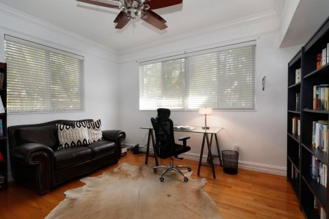 Casa en venta en Miami, Florida, 4 dormitorios, 287.07 m2 № 1221857 - foto 10