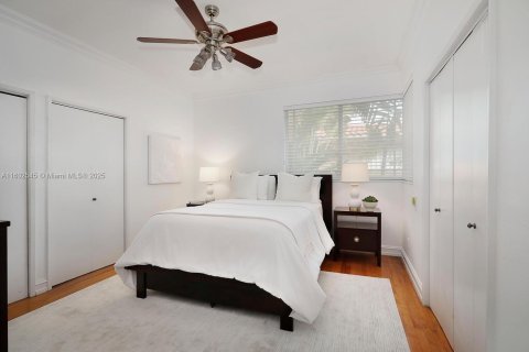 Casa en venta en Miami, Florida, 4 dormitorios, 287.07 m2 № 1221857 - foto 9