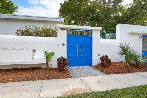 Casa en venta en Miami, Florida, 4 dormitorios, 287.07 m2 № 1221857 - foto 1