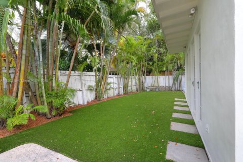 Casa en venta en Miami, Florida, 4 dormitorios, 287.07 m2 № 1221857 - foto 18