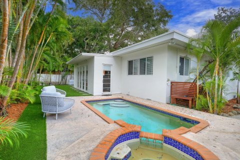 Casa en venta en Miami, Florida, 4 dormitorios, 287.07 m2 № 1221857 - foto 15