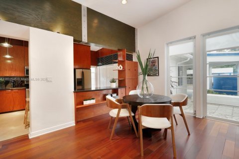 Casa en venta en Miami, Florida, 4 dormitorios, 287.07 m2 № 1221857 - foto 3
