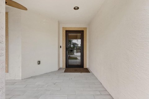 Купить виллу или дом в Порт-Сент-Луси, Флорида 1 комната, 134.8м2, № 2083693 - фото 5