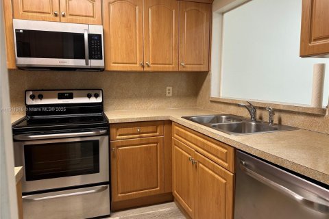 Touwnhouse à vendre à Miami, Floride: 3 chambres, 138.61 m2 № 1969207 - photo 19