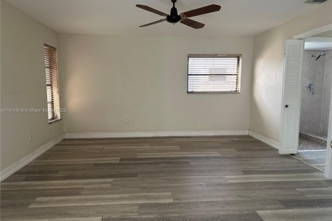 Touwnhouse à vendre à Miami, Floride: 3 chambres, 138.61 m2 № 1969207 - photo 16