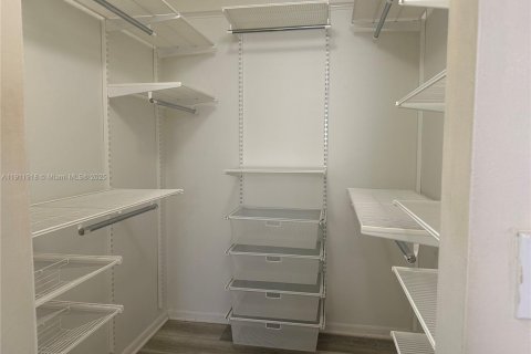 Touwnhouse à vendre à Miami, Floride: 3 chambres, 138.61 m2 № 1969207 - photo 5