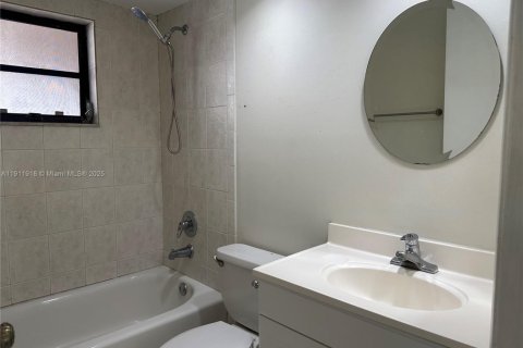 Touwnhouse à vendre à Miami, Floride: 3 chambres, 138.61 m2 № 1969207 - photo 13