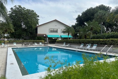 Touwnhouse à vendre à Miami, Floride: 3 chambres, 138.61 m2 № 1969207 - photo 24