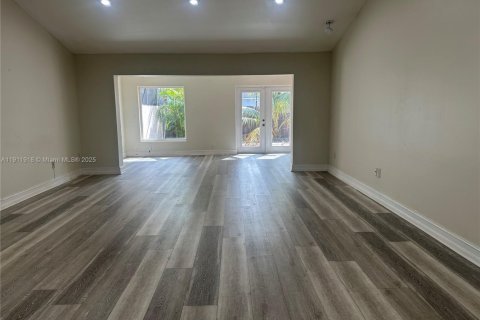 Touwnhouse à vendre à Miami, Floride: 3 chambres, 138.61 m2 № 1969207 - photo 2