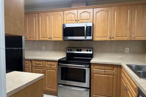 Touwnhouse à vendre à Miami, Floride: 3 chambres, 138.61 m2 № 1969207 - photo 18