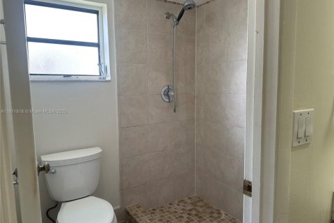 Touwnhouse à vendre à Miami, Floride: 3 chambres, 138.61 m2 № 1969207 - photo 6