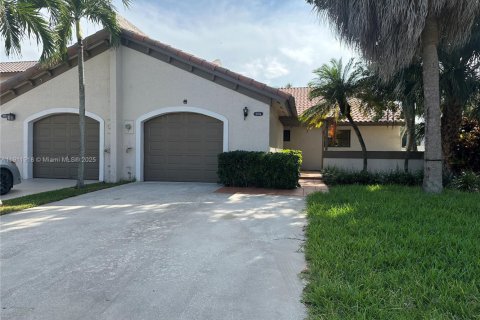 Touwnhouse à vendre à Miami, Floride: 3 chambres, 138.61 m2 № 1969207 - photo 1