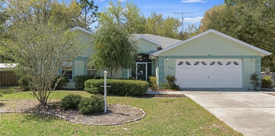 House in Dunnellon, Florida 3 bedrooms, 224.82 sq.m. № 1894483