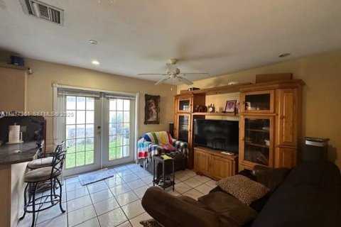 House in Miami, Florida 3 bedrooms, 127 sq.m. № 2041685 - photo 7