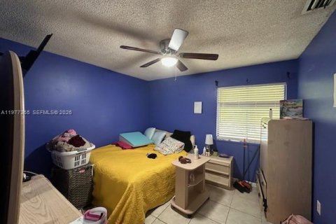 House in Miami, Florida 3 bedrooms, 127 sq.m. № 2041685 - photo 9