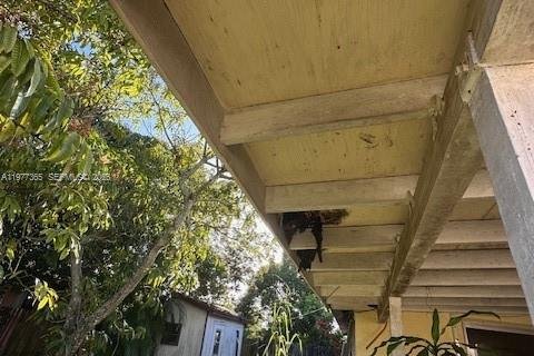 House in Miami, Florida 3 bedrooms, 127 sq.m. № 2041685 - photo 15