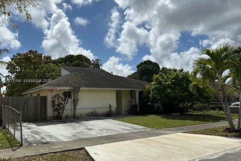 House in Miami, Florida 3 bedrooms, 127 sq.m. № 2041685 - photo 3