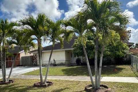 House in Miami, Florida 3 bedrooms, 127 sq.m. № 2041685 - photo 2
