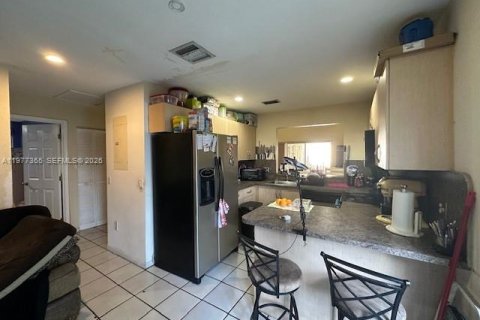 House in Miami, Florida 3 bedrooms, 127 sq.m. № 2041685 - photo 6