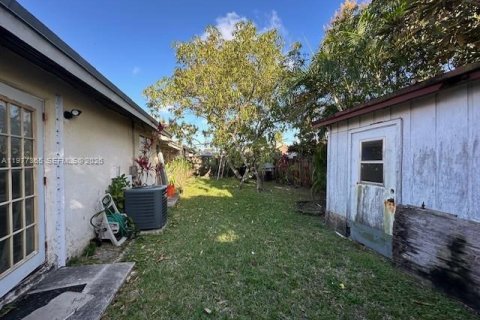 House in Miami, Florida 3 bedrooms, 127 sq.m. № 2041685 - photo 16