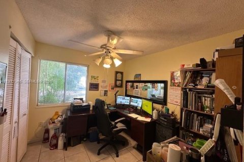 House in Miami, Florida 3 bedrooms, 127 sq.m. № 2041685 - photo 8