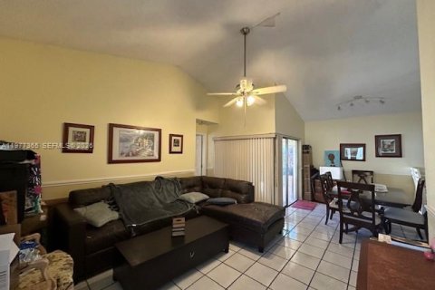House in Miami, Florida 3 bedrooms, 127 sq.m. № 2041685 - photo 5