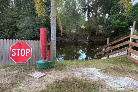 Commercial property in Punta Gorda, Florida 579.06 sq.m. № 2102004 - photo 6