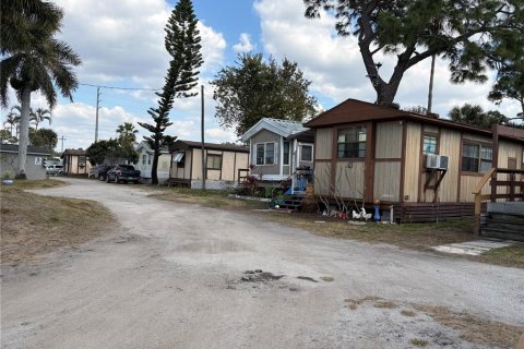 Commercial property in Punta Gorda, Florida 579.06 sq.m. № 2102004 - photo 19
