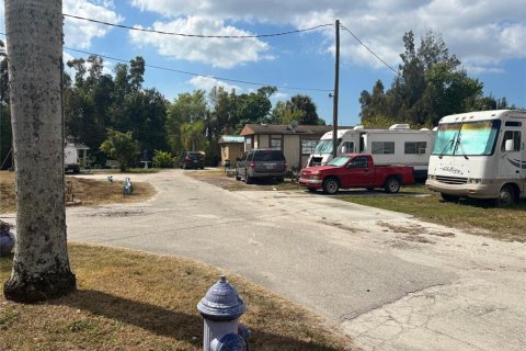Commercial property in Punta Gorda, Florida 579.06 sq.m. № 2102004 - photo 3