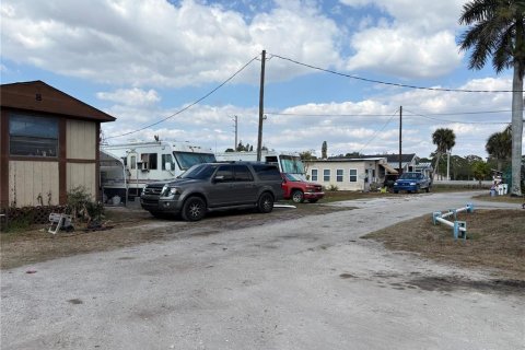 Commercial property in Punta Gorda, Florida 579.06 sq.m. № 2102004 - photo 17