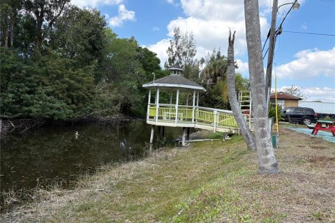 Commercial property in Punta Gorda, Florida 579.06 sq.m. № 2102004 - photo 12
